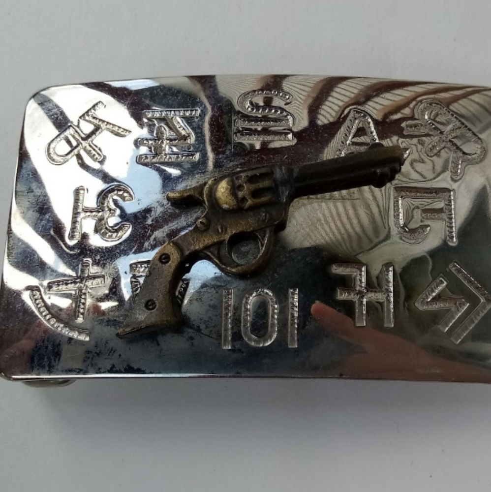 Belt buckle with an image of a pistol